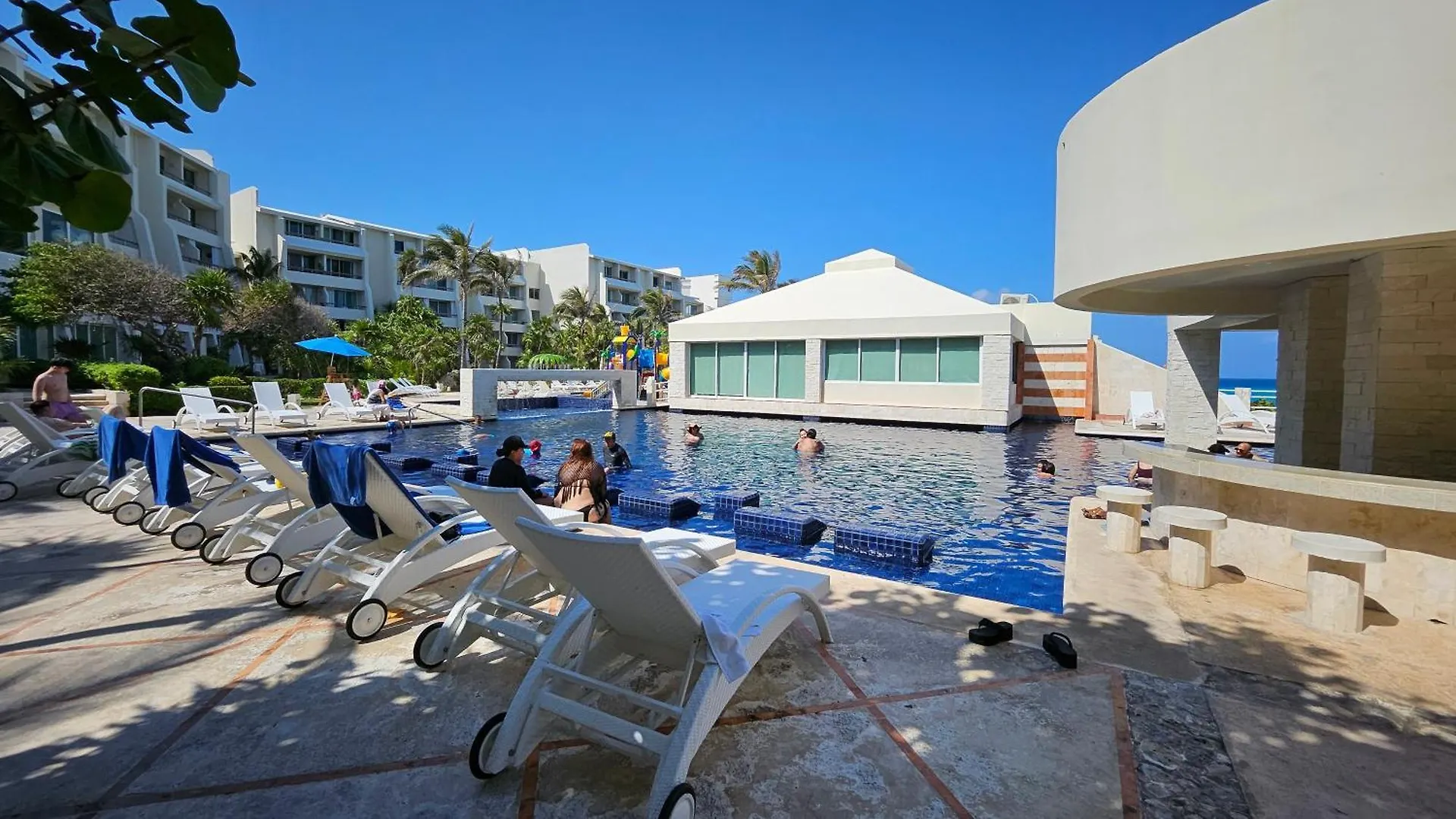 Front Beach Studio Cancún 0*,