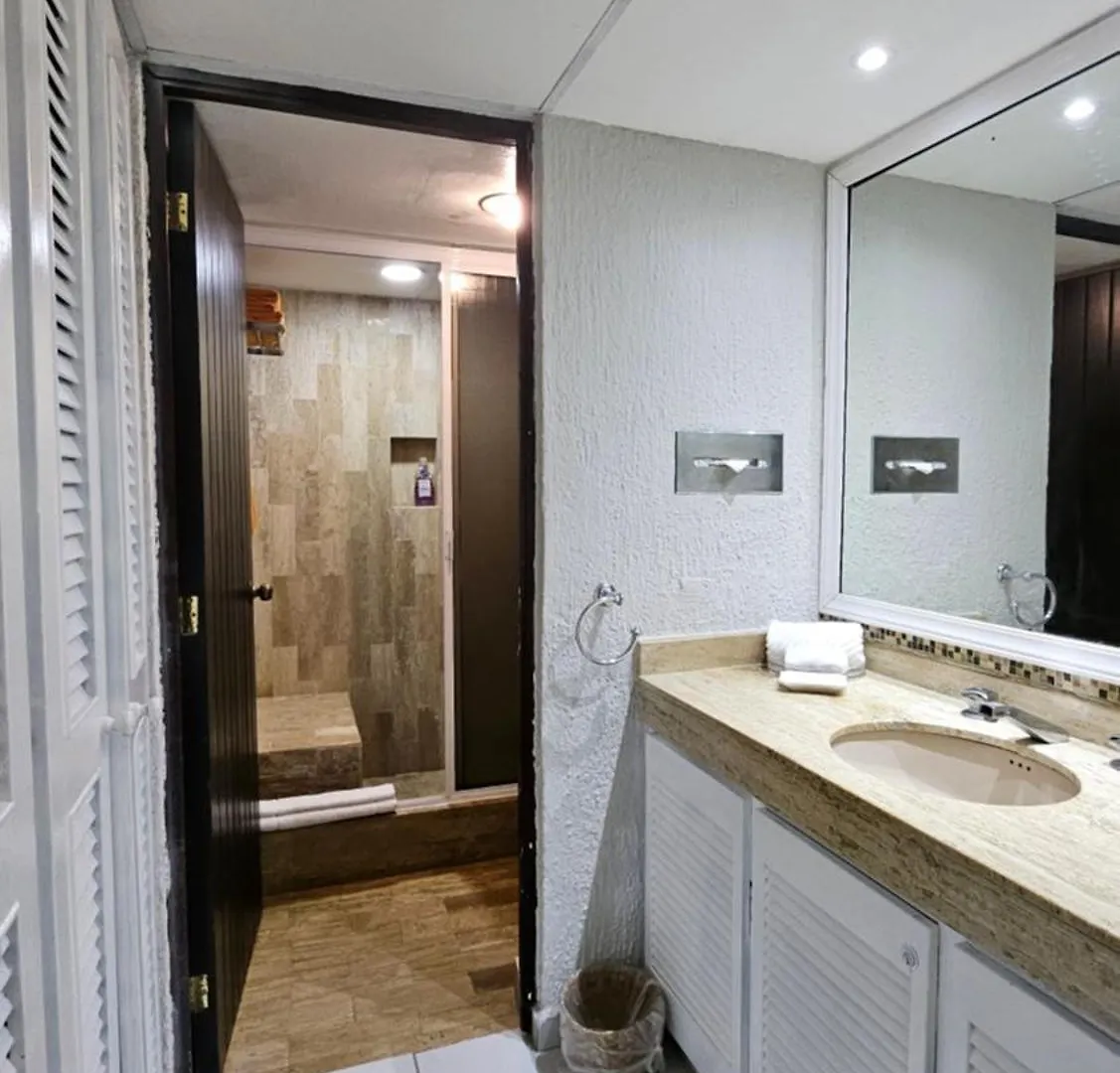 Front Beach Studio Cancún 0*,