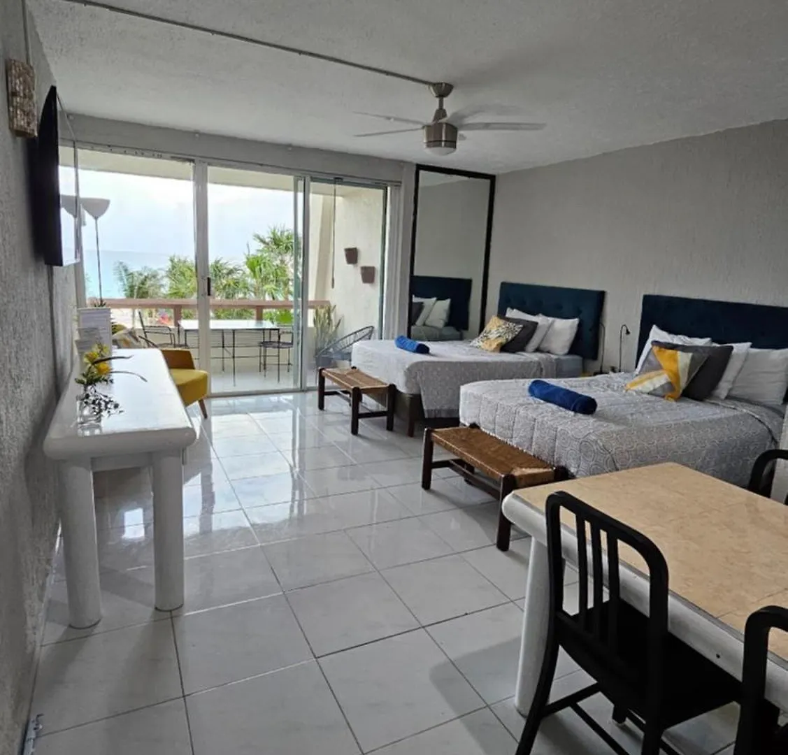 Front Beach Studio Cancún